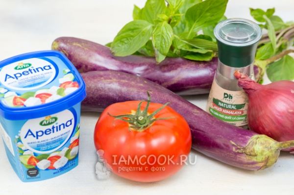 Салат с жареными баклажанами, сыром фета и помидорами