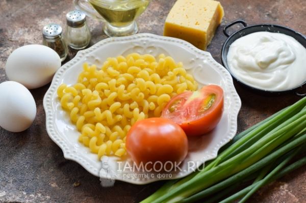 Запеканка из макарон с помидорами и сыром