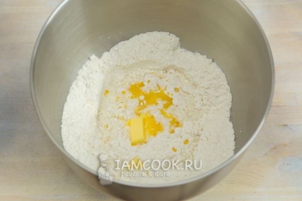 Дрожжевой пирог с капустой и яйцом (в начинке)