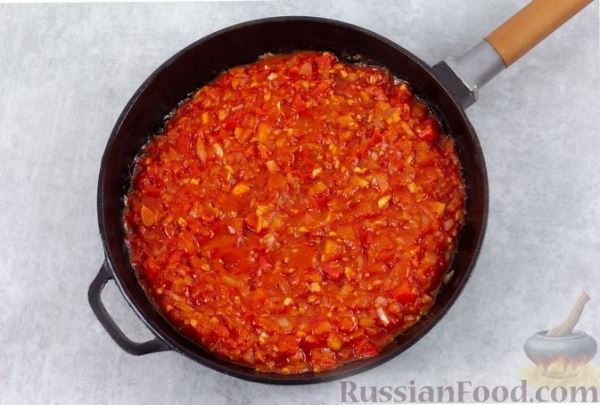 "Лапша" из кабачков с томатным соусом