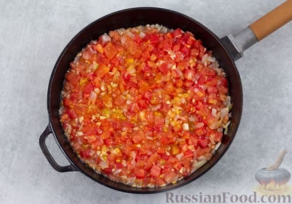 "Лапша" из кабачков с томатным соусом