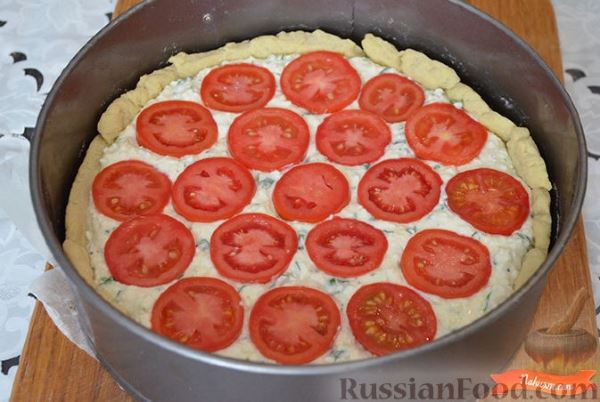 Пирог с творожной начинкой и помидорами